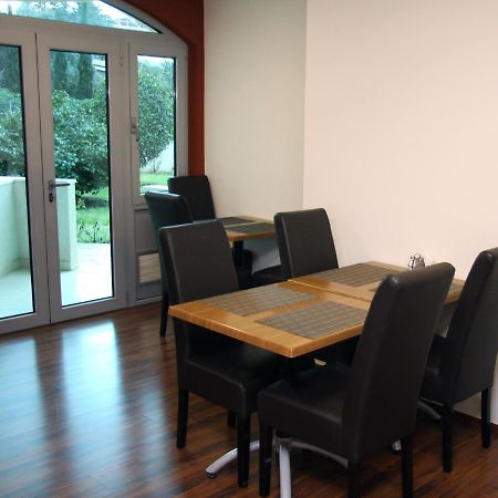 Vila V Lux Apartments Petrovac Luaran gambar