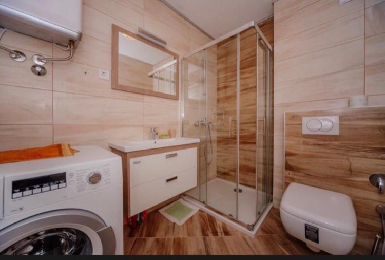 Vila V Lux Apartments Petrovac Luaran gambar
