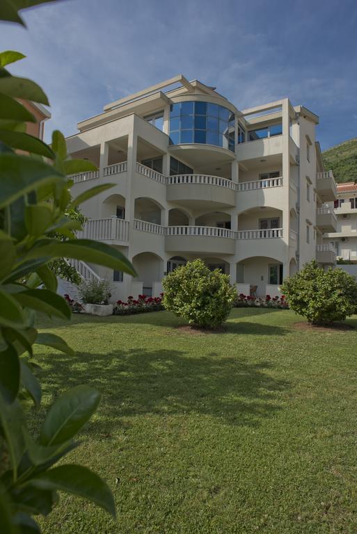 Vila V Lux Apartments Petrovac Luaran gambar