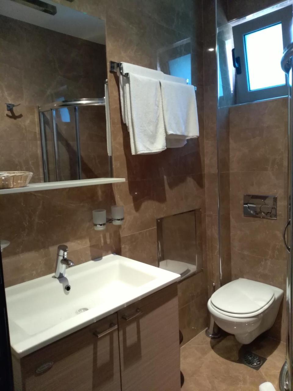 Vila V Lux Apartments Petrovac Luaran gambar