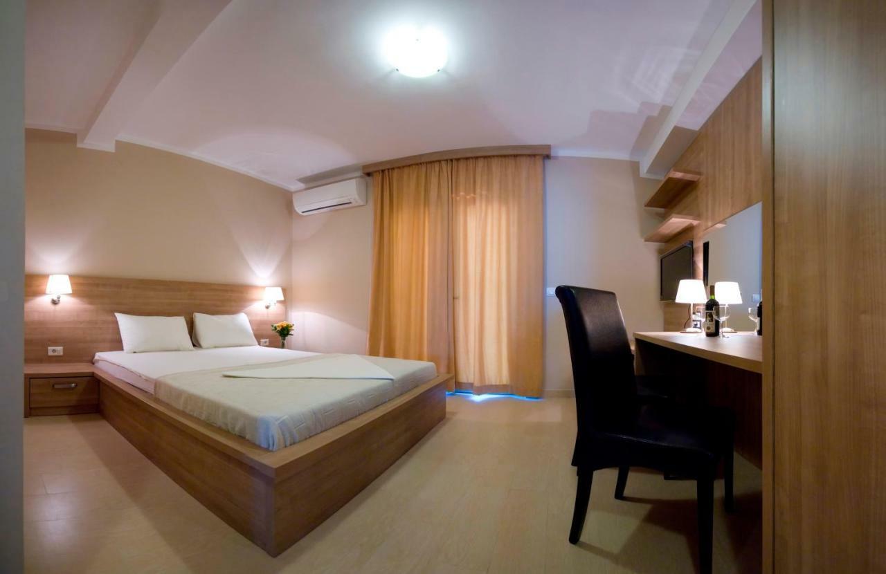 Vila V Lux Apartments Petrovac Luaran gambar