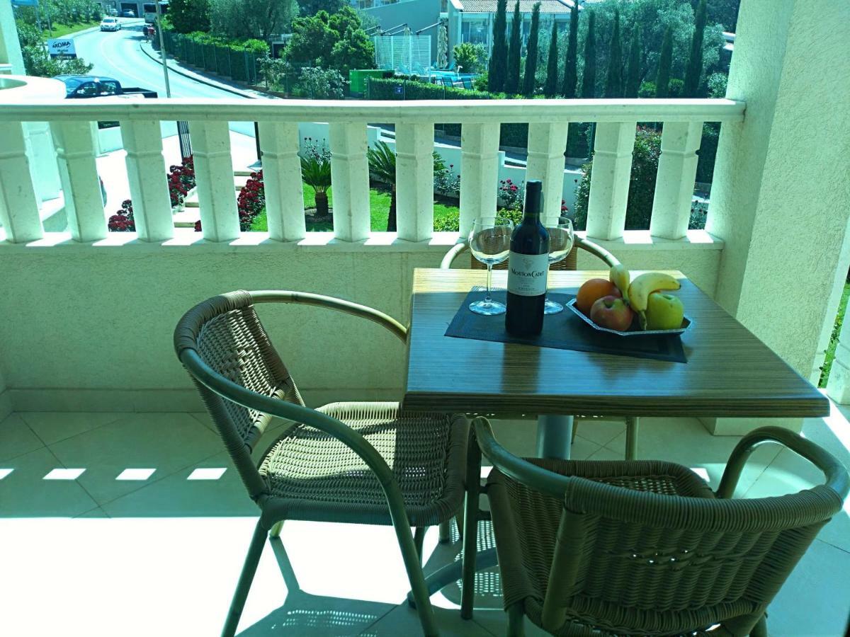 Vila V Lux Apartments Petrovac Luaran gambar