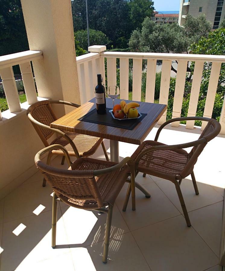 Vila V Lux Apartments Petrovac Luaran gambar