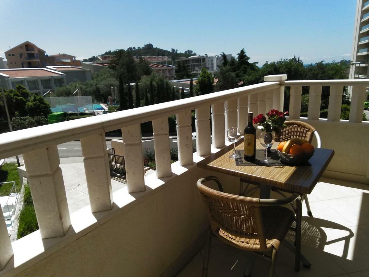 Vila V Lux Apartments Petrovac Luaran gambar