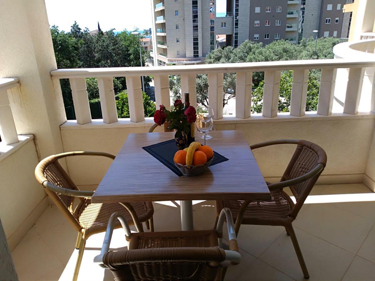 Vila V Lux Apartments Petrovac Luaran gambar