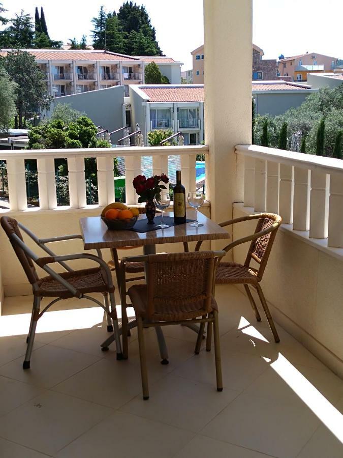 Vila V Lux Apartments Petrovac Luaran gambar