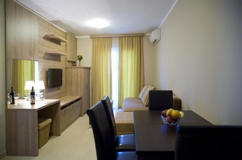 Vila V Lux Apartments Petrovac Luaran gambar