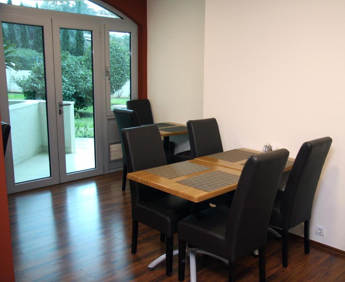 Vila V Lux Apartments Petrovac Luaran gambar